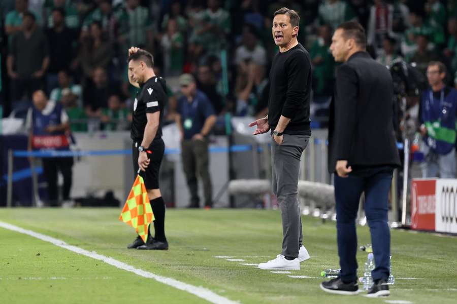 Roger Schmidt era um treinador feliz no final do duelo do Benfica diante do Maccabi Haifa