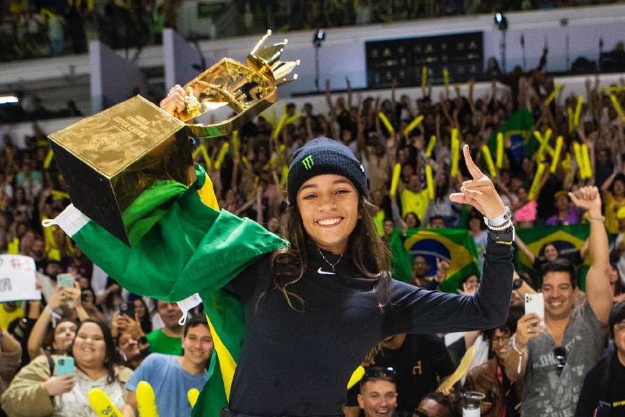 Rayssa Leal celebra conquista diante do público brasileiro