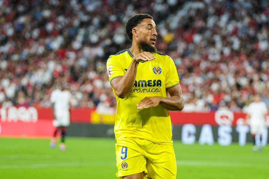 Danjuma celebra o primeiro golo do Villarreal