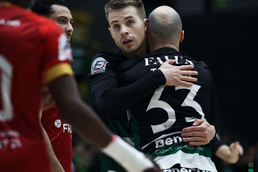 Sokolov marcou um hat trick no triunfo do Sporting