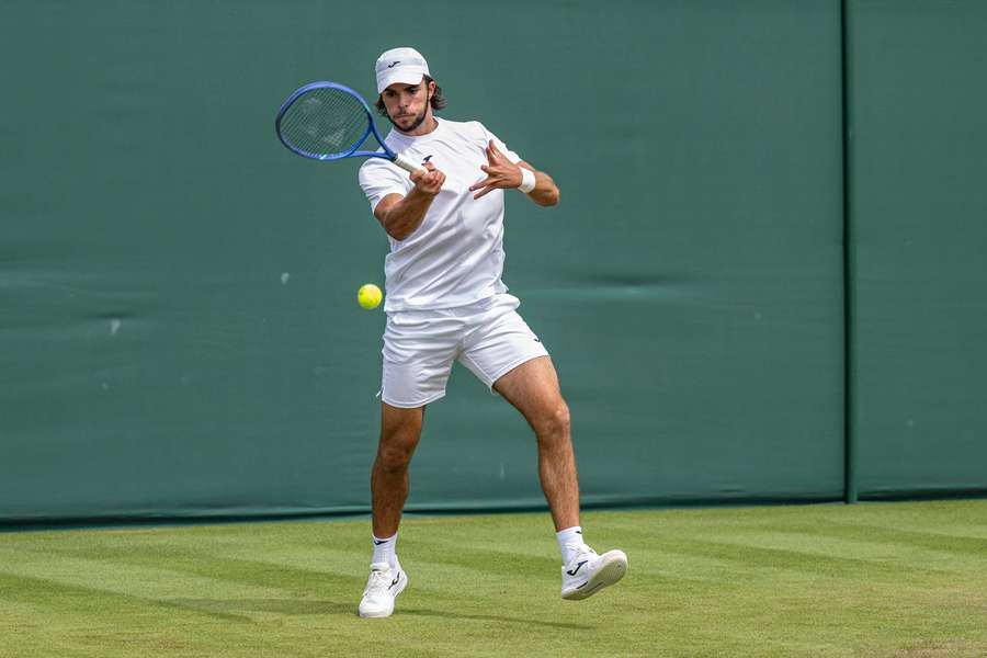 Jaime Faria afastou Shimabukuro por 7-6 (8-6), 6-3, 6-7 (2-7) e 6-3