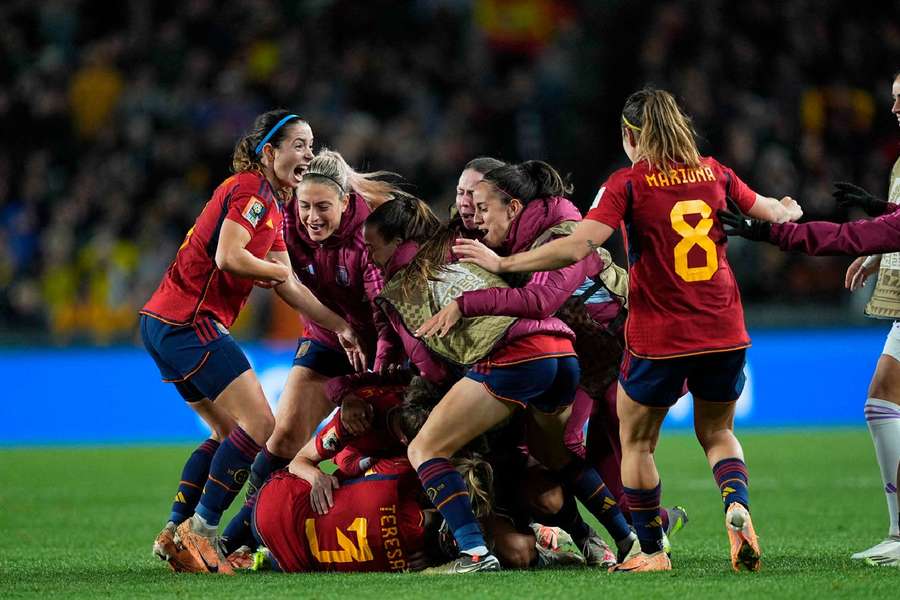 Spain players celebrate beating Sweden to reach the final