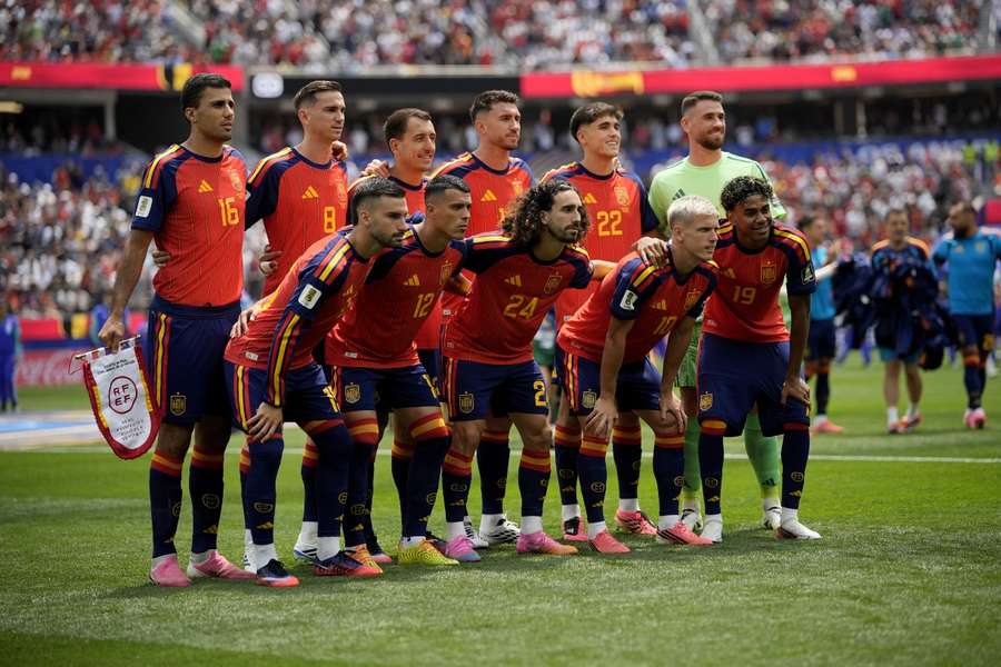 11 de España ante Bélgica, que De la Fuente repitió ante Francia y también esta noche ante Argentina 11 de España ante Bélgica, que De la Fuente repitió ante Francia y también esta noche ante Argentina