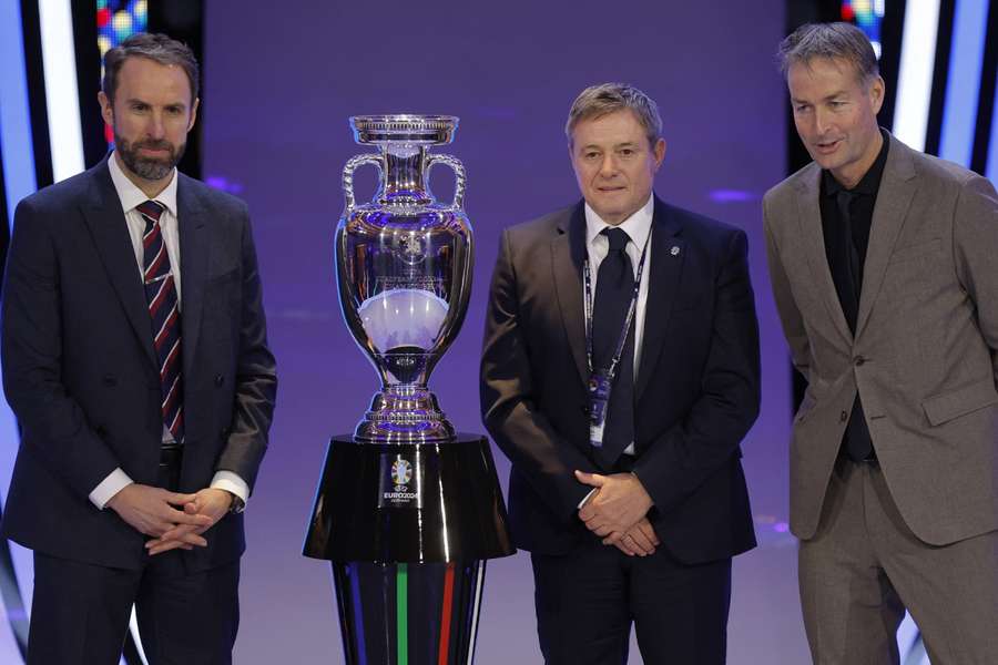 Gareth Southgate poses next to the Euro trophy alongside Serbia's head coach Dragan Stojkovic and Denmark's head coach Kasper Hjulmand