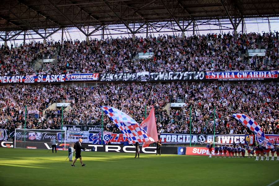 Zabrze, 18.04.2026. Kibice Górnika Zabrze podczas meczu 29. kolejki piłkarskiej Ekstraklasy z Koroną Kielce.
