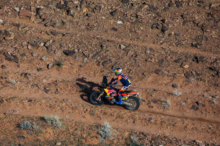 Luciano Benavides triunfa en el Dakar,