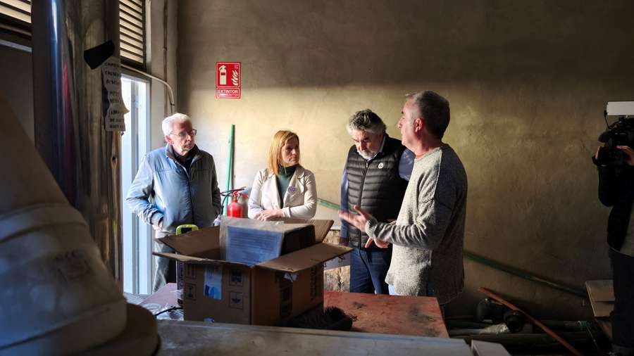 Un momento de la visita de Rodríguez Uribes a Picaña