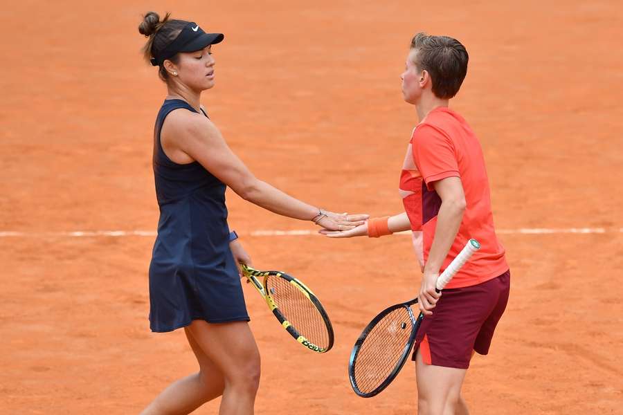 Desirae Krawczyk (L) en Demi Schuurs (R)