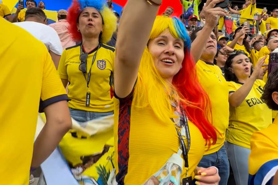 La festa dei tifosi dell'Ecuador al Metlife Stadium dopo la partita
