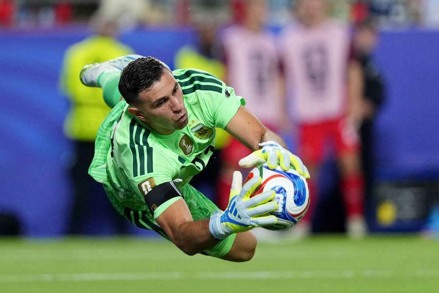 Emiliano Martinez könnte zum entscheidenden Faktor für Argentinien gegen England werden. Emiliano Martinez könnte zum entscheidenden Faktor für Argentinien gegen England werden.