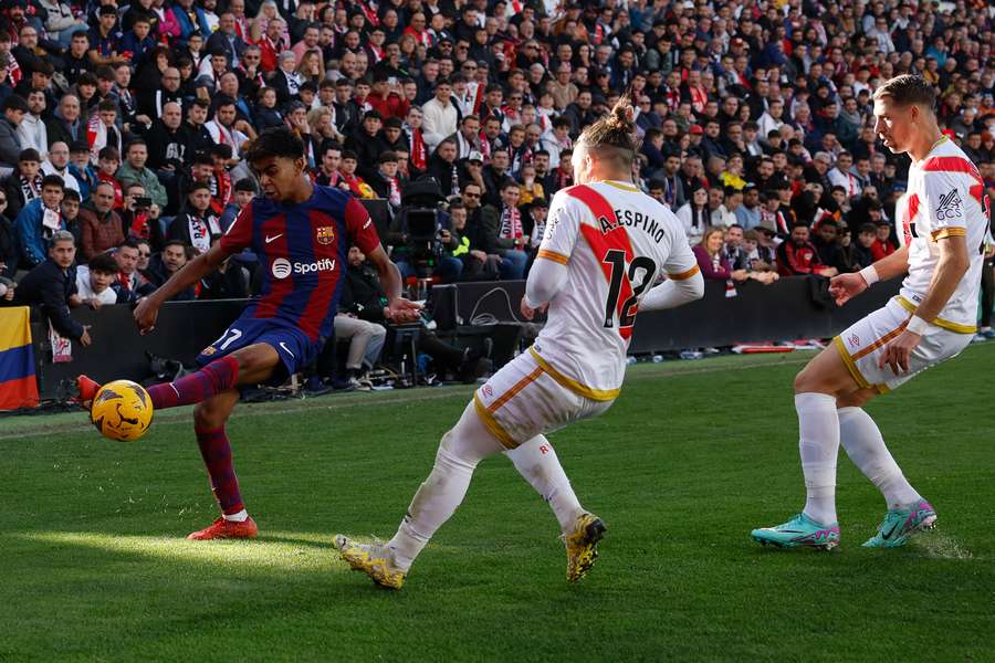 Barcelona's Lamine Yamal controls the ball
