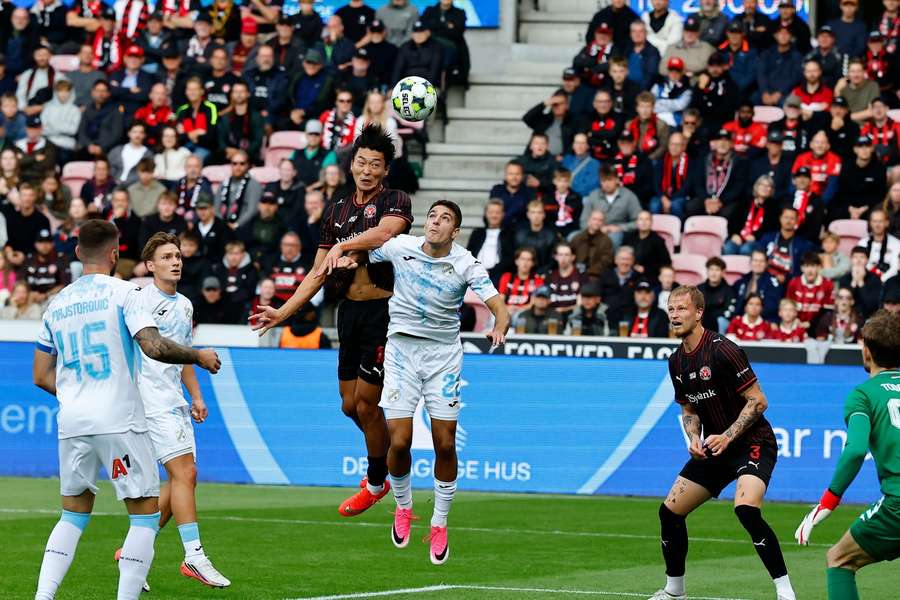 FC Midtjylland's Cho Gue-Sung rise high to head home FC Midtjyllands opening goal FC Midtjylland's Cho Gue-Sung rise high to head home FC Midtjyllands opening goal