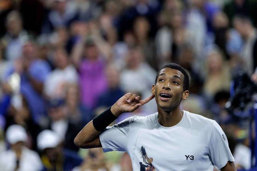 Felix Auger Aliassime surpreendeu o alemão Alexander Zverev, número três mundial