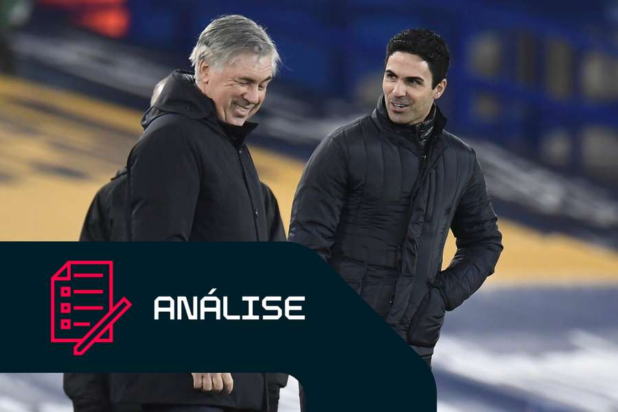 Carlo Ancelotti e Mikel Arteta reagem durante o jogo da Premier League inglesa entre o Everton e o Arsenal