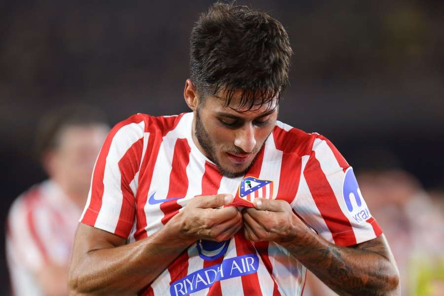 Carlos Martín celebra su gol con el Atleti