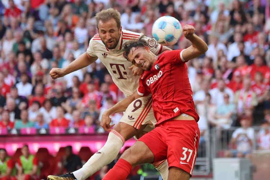 Für diesen Kopfball von Harry Kane (l.) an den Arm von Max Rosenfelder (r.) gab es Elfmeter.