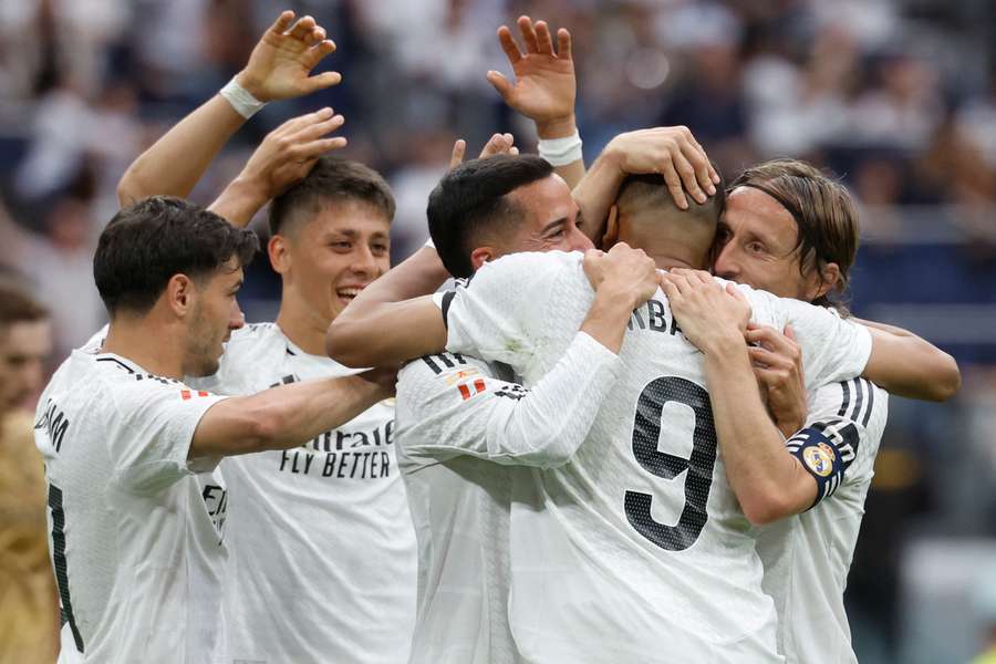 Los jugadores celebran el gol de Mbappé