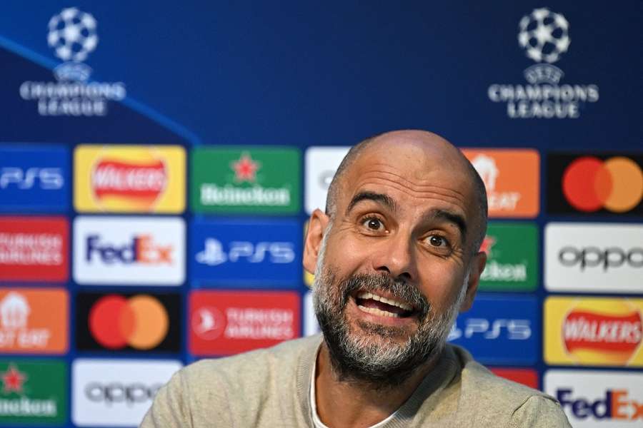 Guardiola tijdens de persco