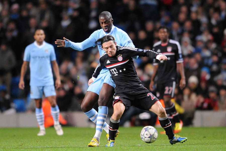 Pranjic în duel cu Yaya Toure