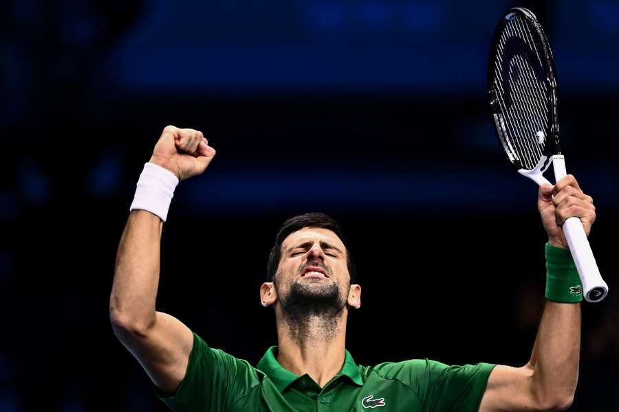 Djokovic celebra el último triunfo, contra Tsitsipas