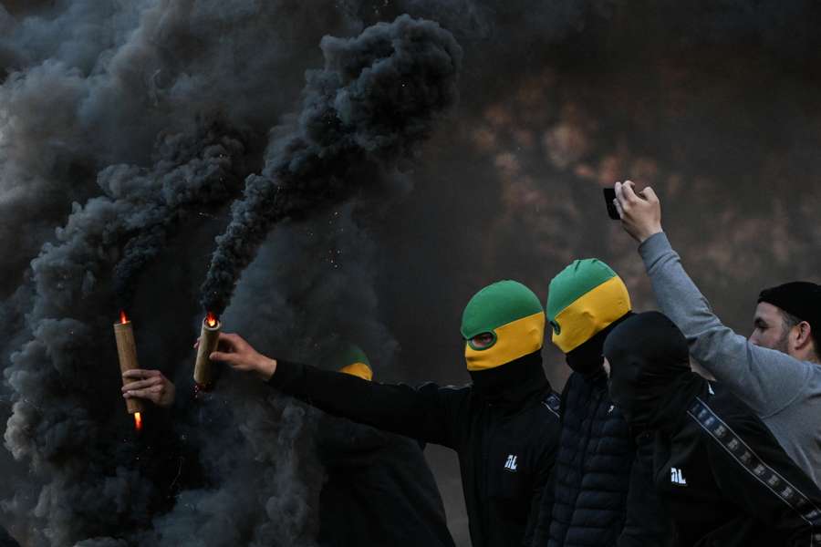 Die Nantes-Ultras verursachten mit ihrem Platzsturm einen Spielabbruch