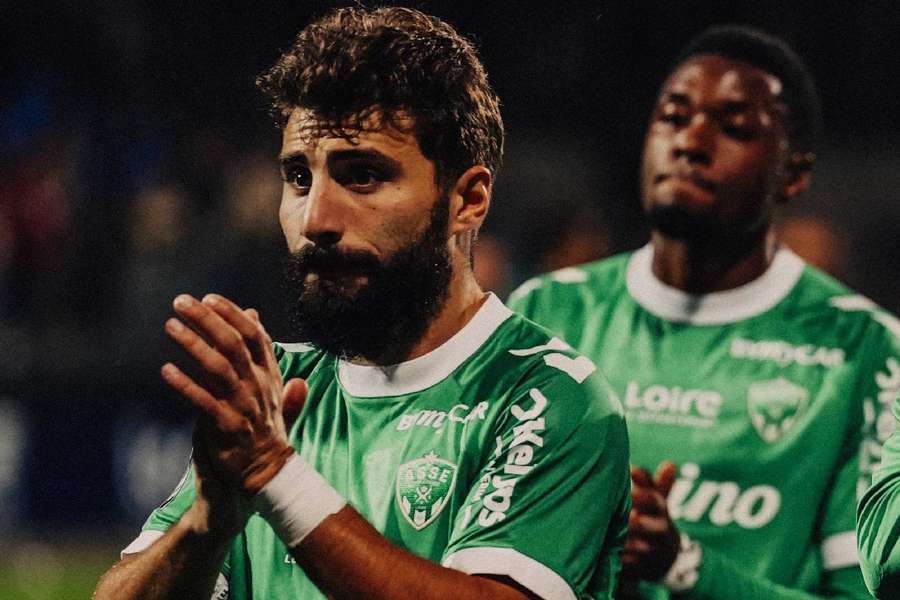 Saint-Étienne tombe pour la première fois de la saison, battu par Dunkerque Saint-Étienne tombe pour la première fois de la saison, battu par Dunkerque