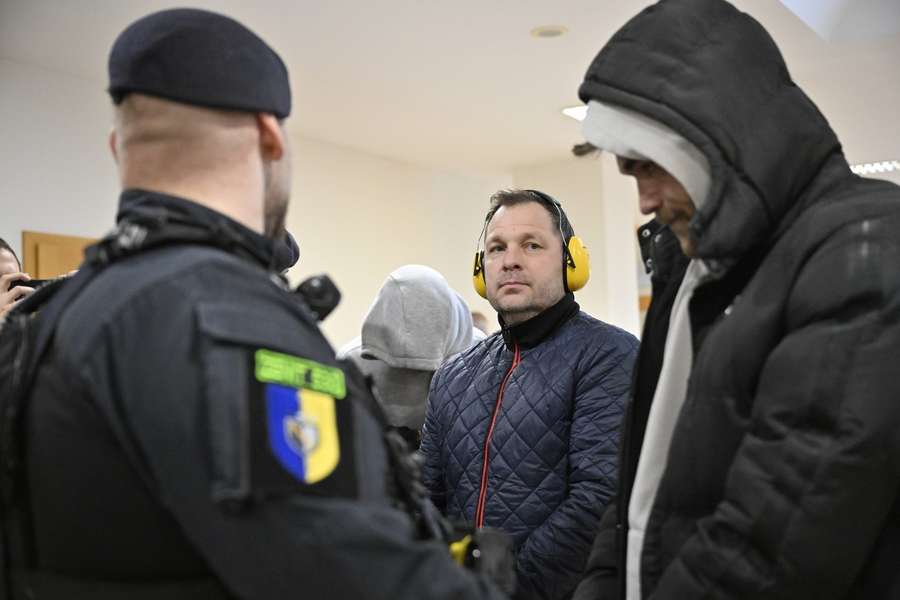 Mezi obviněnými je i Pavel Býma, bývalý rozhodčí a funkcionář FC Zlínsko. Mezi obviněnými je i Pavel Býma, bývalý rozhodčí a funkcionář FC Zlínsko.