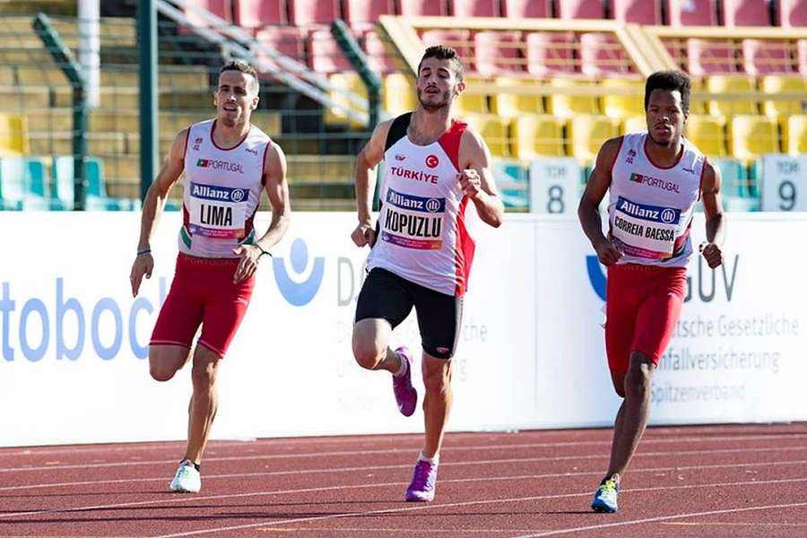 Sandro Baessa foi medalha de prata nos 800 metros