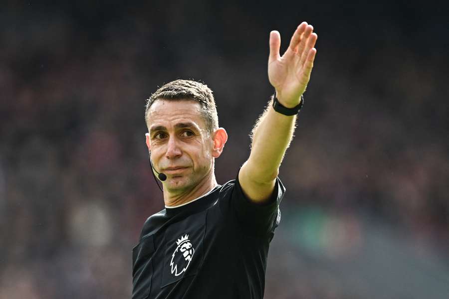 Angielski sędzia David Coote zawieszony przez UEFA do 2026 roku