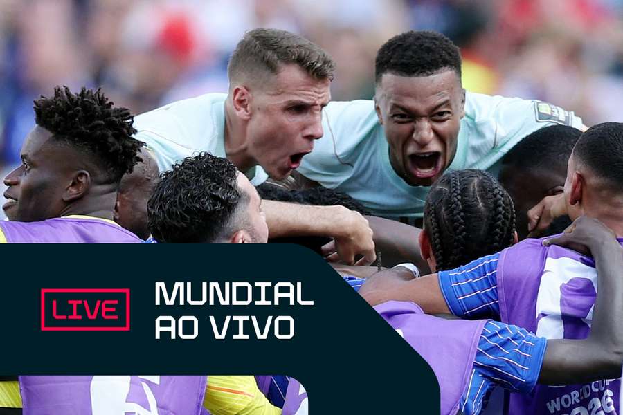 Mbappé comemora com os companheiros mais uma presença da França nas semifinais