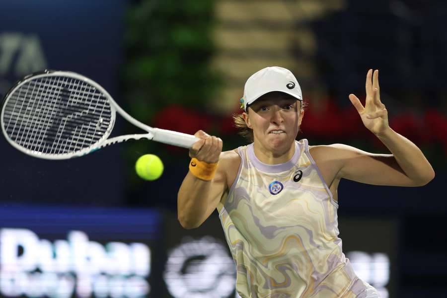 Iga Swiatek pleit voor gelijke beloning van de mannen en vrouwen bij tennistoernooien Iga Swiatek pleit voor gelijke beloning van de mannen en vrouwen bij tennistoernooien