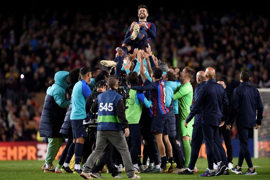 Piqué despede-se de Camp Nou: "Por vezes, amar é deixar ir. Voltarei"