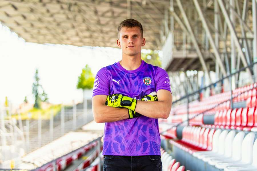 Chtěla ho Slavia, teď míří do Brna. Zbrojovka si mne ruce, z Trenčína koupila talent do brány