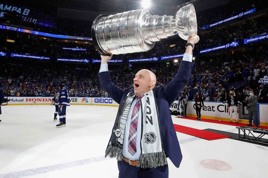 Lalonde dvakrát dvíhal nad hlavu Stanley Cup. Lalonde dvakrát dvíhal nad hlavu Stanley Cup.
