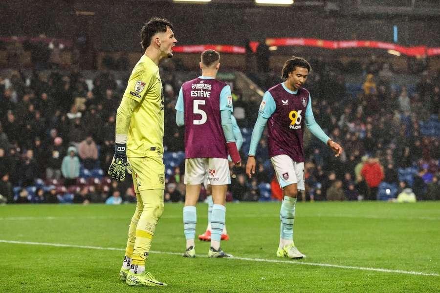 Jogadores do Burnley em ação contra o Middlesbrough