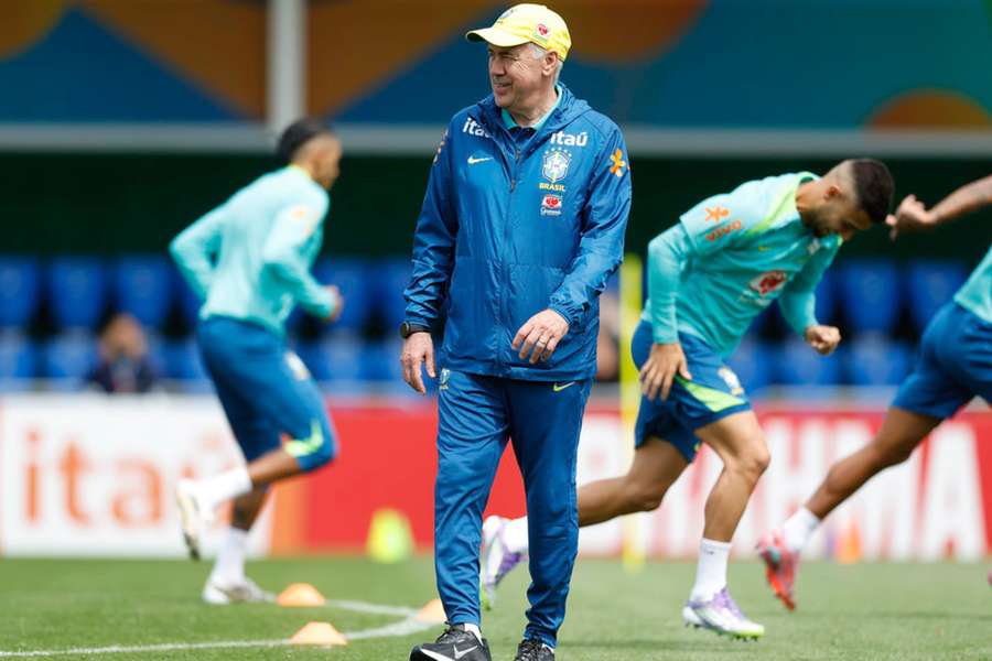 Com o Brasil já classificado, Ancelotti faz testes Com o Brasil já classificado, Ancelotti faz testes