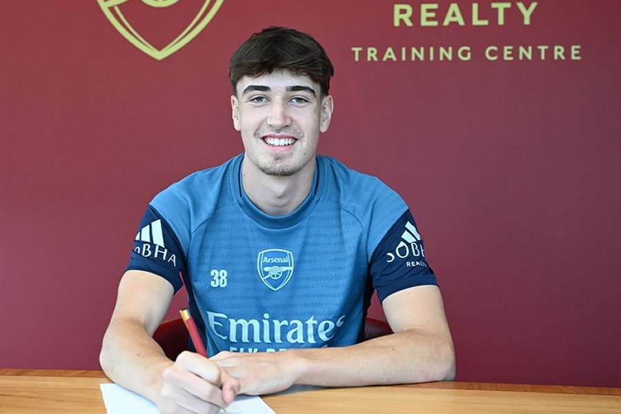 Copley pens new deal with Arsenal