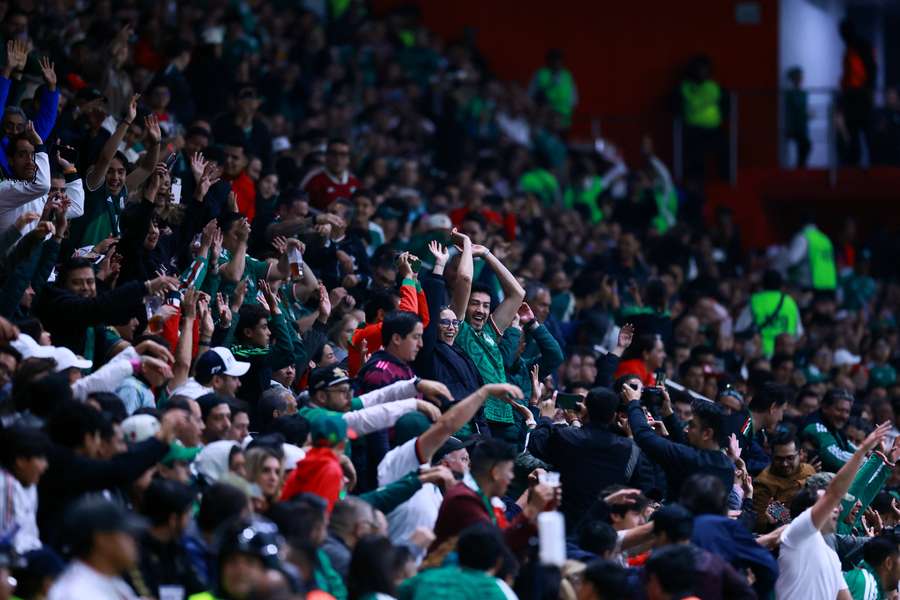 Avant la Coupe du Monde de foot, des Mexicains réalisent la plus grande "ola" jamais vue