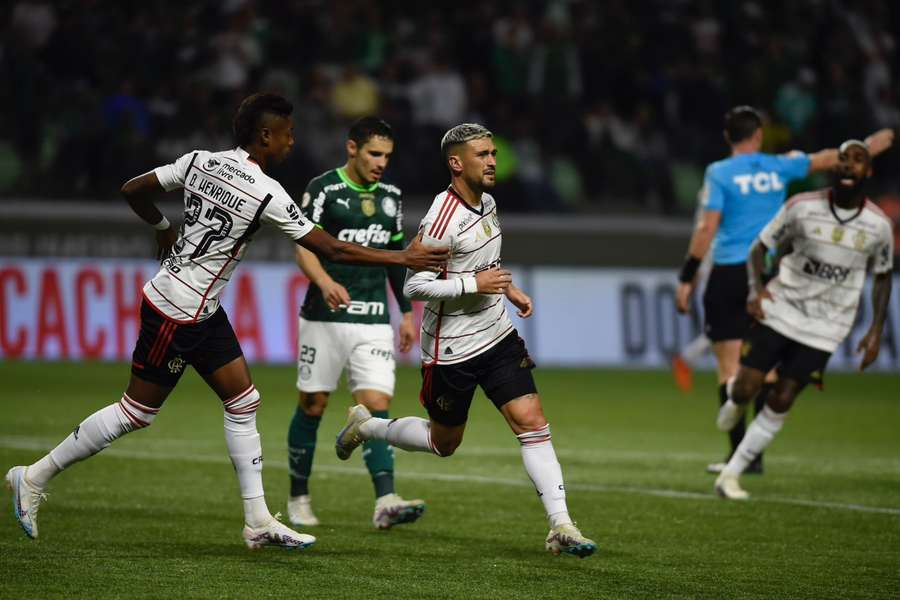 Arrascaeta entrou no segundo tempo e empatou o jogo