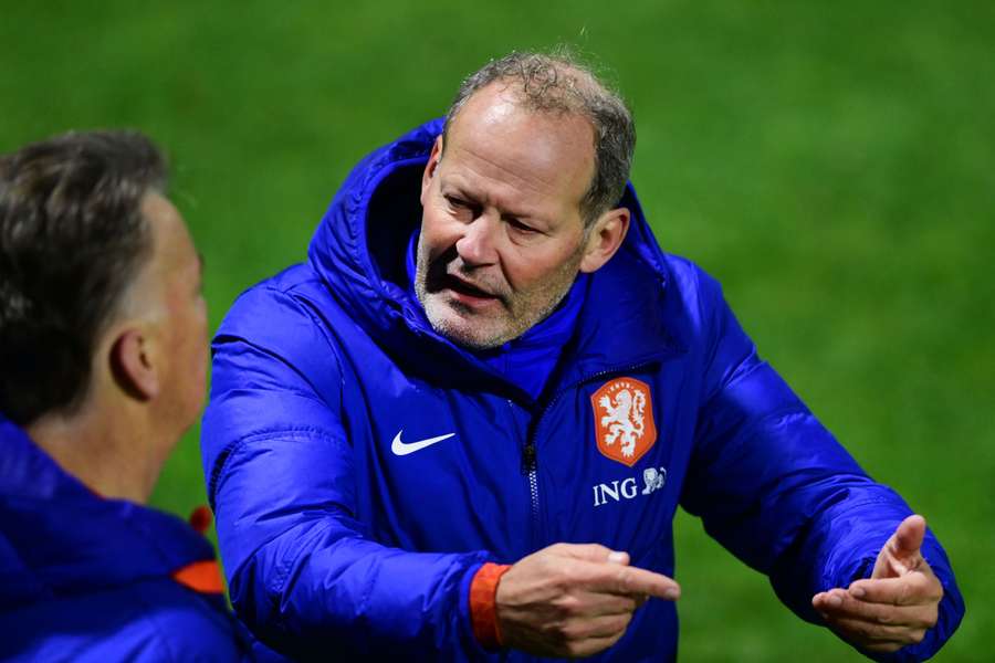 Danny Blind sluit terugkeer in een functie bij Ajax niet uit