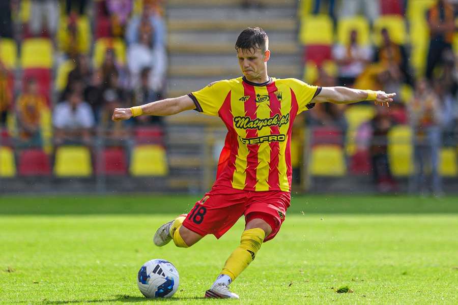 Hellebrand hraje v Polsku za Koronu Kielce. Hellebrand hraje v Polsku za Koronu Kielce.
