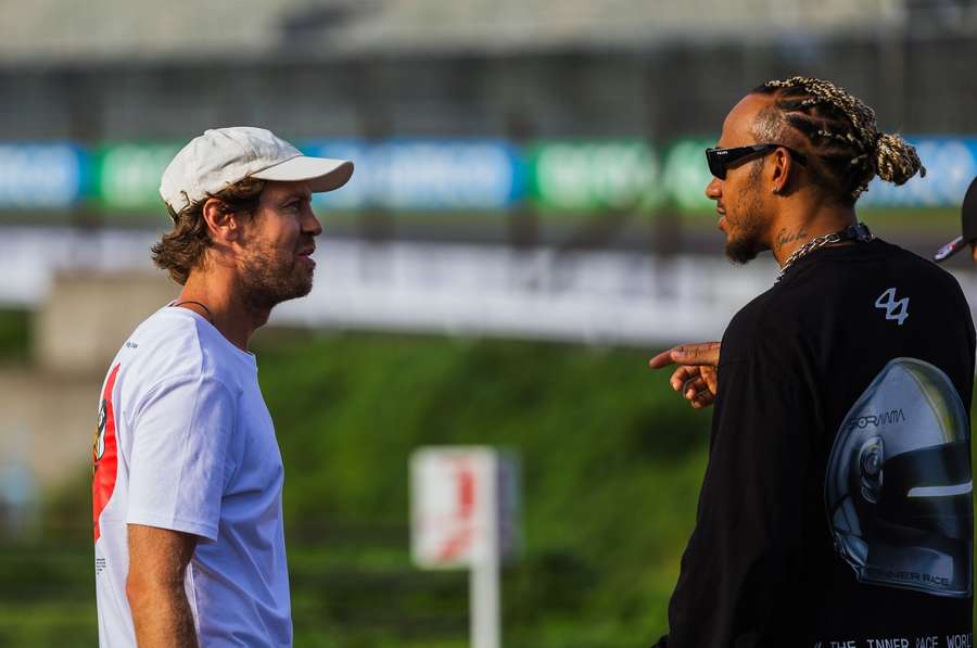 Vettel e Hamilton em conversações em Suzuka
