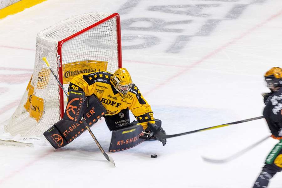 Kari Piiroinen made 22 saves for SaiPa