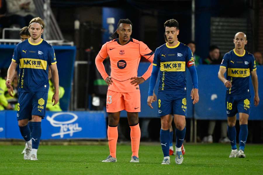 Meister Barca um Jules Koundé unterliegt bei Alavés. Meister Barca um Jules Koundé unterliegt bei Alavés.