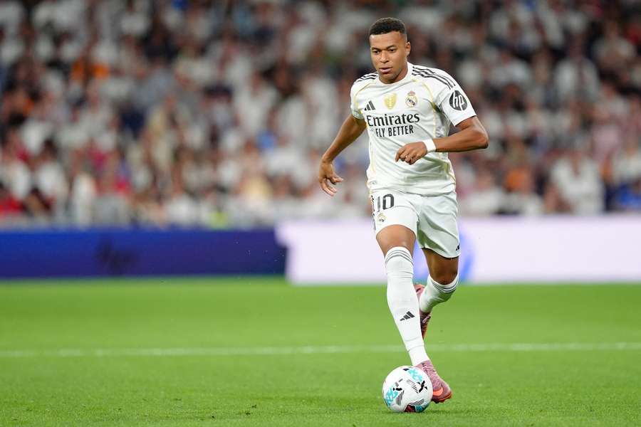 Kylian Mbappé (Real Madrid) contrôle le ballon face à Majorque lors d’un match de Liga au Santiago Bernabéu, le 30 août 2025. Kylian Mbappé (Real Madrid) contrôle le ballon face à Majorque lors d’un match de Liga au Santiago Bernabéu, le 30 août 2025.