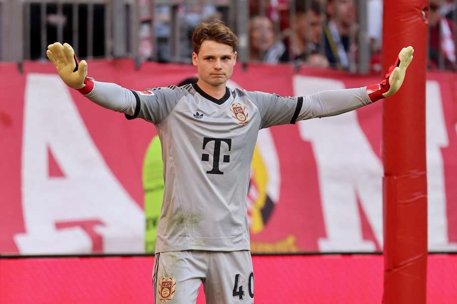 Jonas Urbig soll beim FC Bayern der Nachfolger von Manuel Neuer werden.