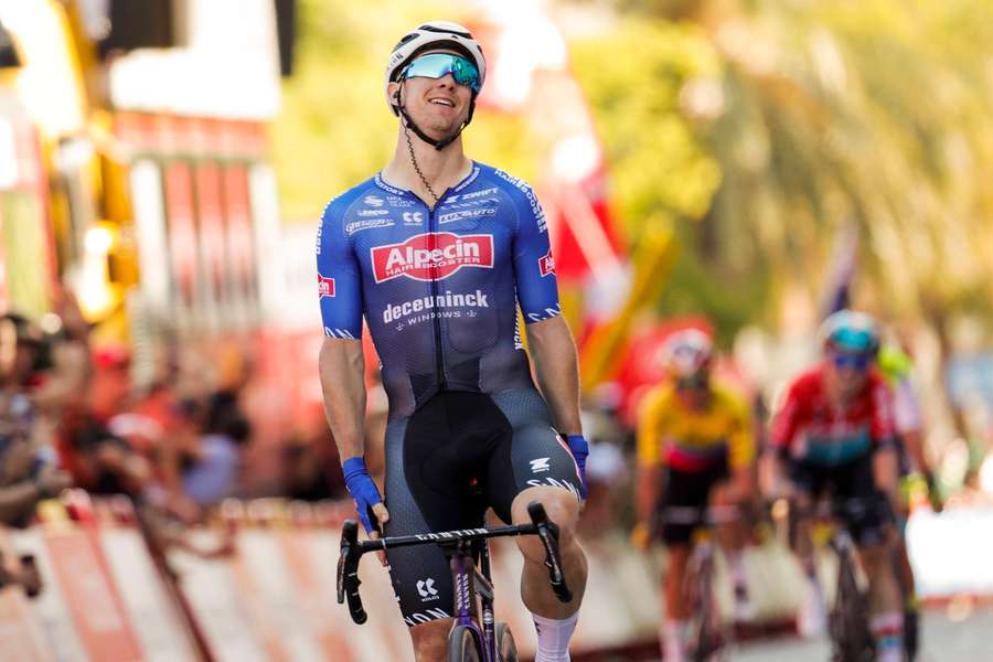 Kaden Groves wygrał 4. etap Vuelta a Espana. Belg Evenepoel pozostaje liderem