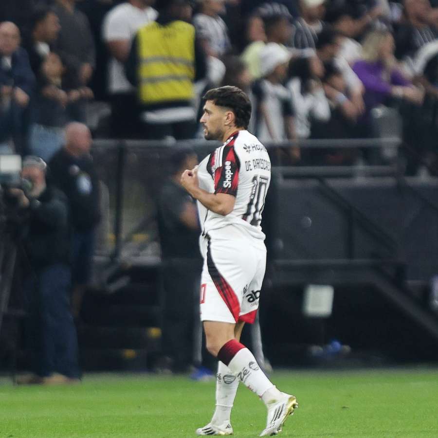 Arrascaeta iniciou a reação do Flamengo contra o Corinthians