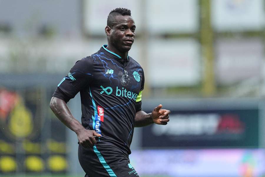 Mario Balotelli in campo contro il Galatasaray lo scorso 4 maggio