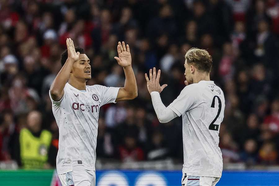 Aston Villa vocht zich terug in de wedstrijd en versloeg Lille na strafschoppen